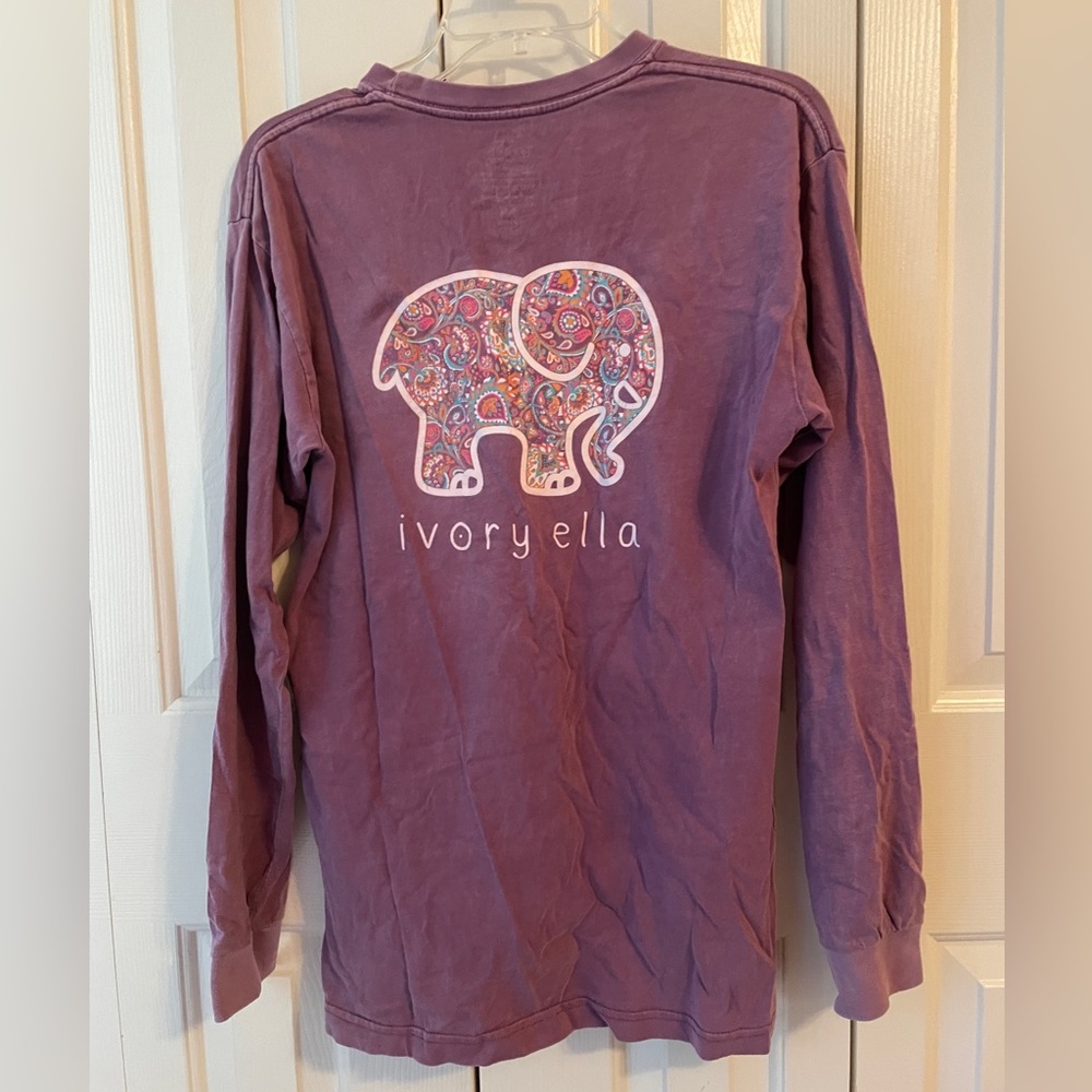 Ivory Ella Size M Womens Long Sleeve Shirt Crew Neck Graphic Elephant